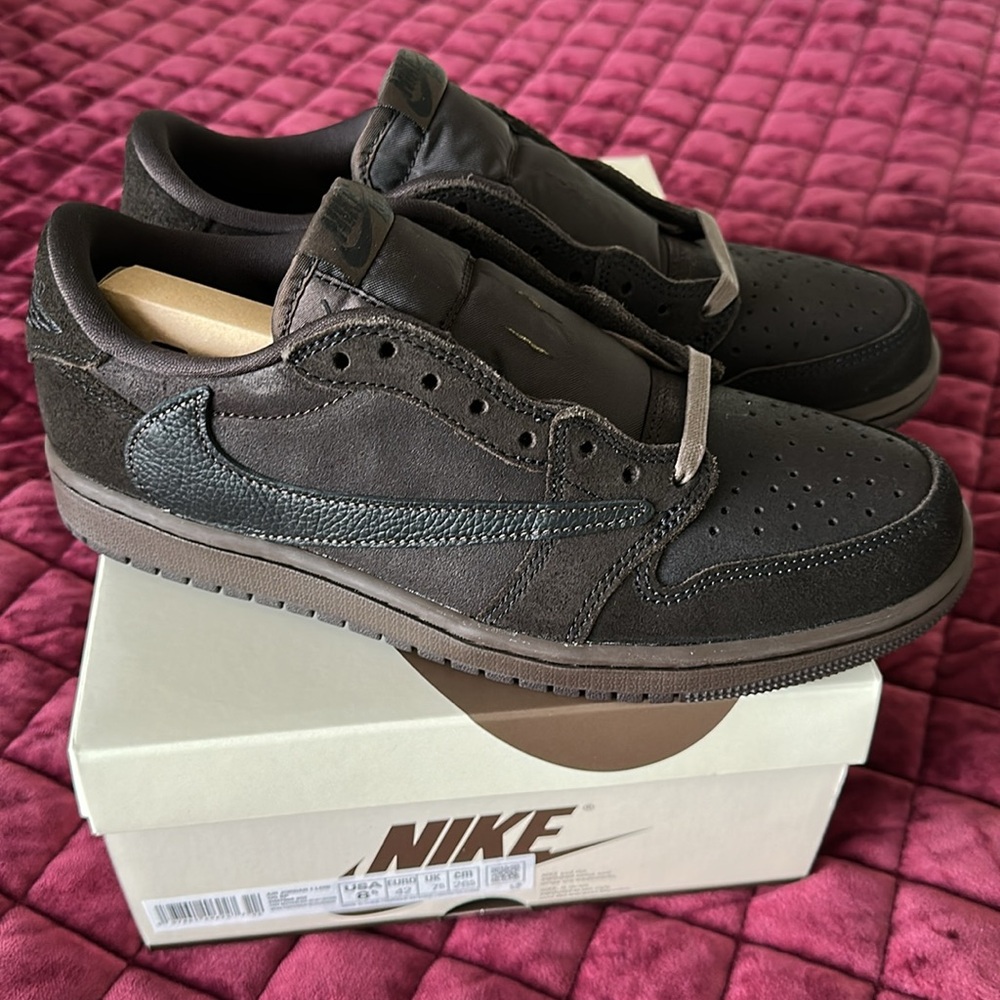 Air Jordan 1 x Travis Scott Velvet Brown and Dark Mocha